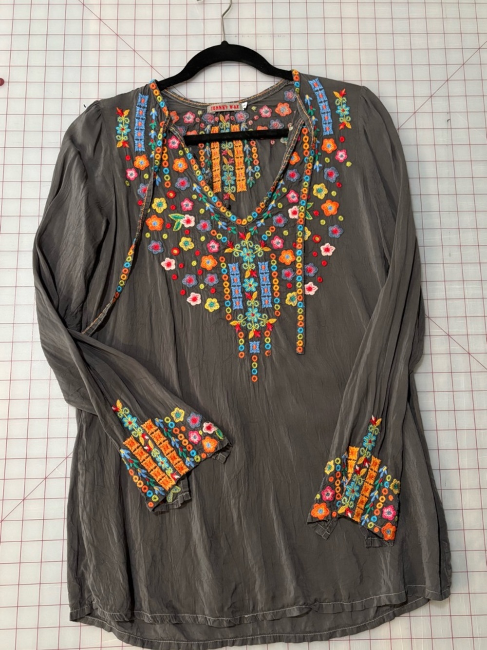 Johnny Was Gray Embroidered Floral V-Neck Tunic - Picture 6 of 7